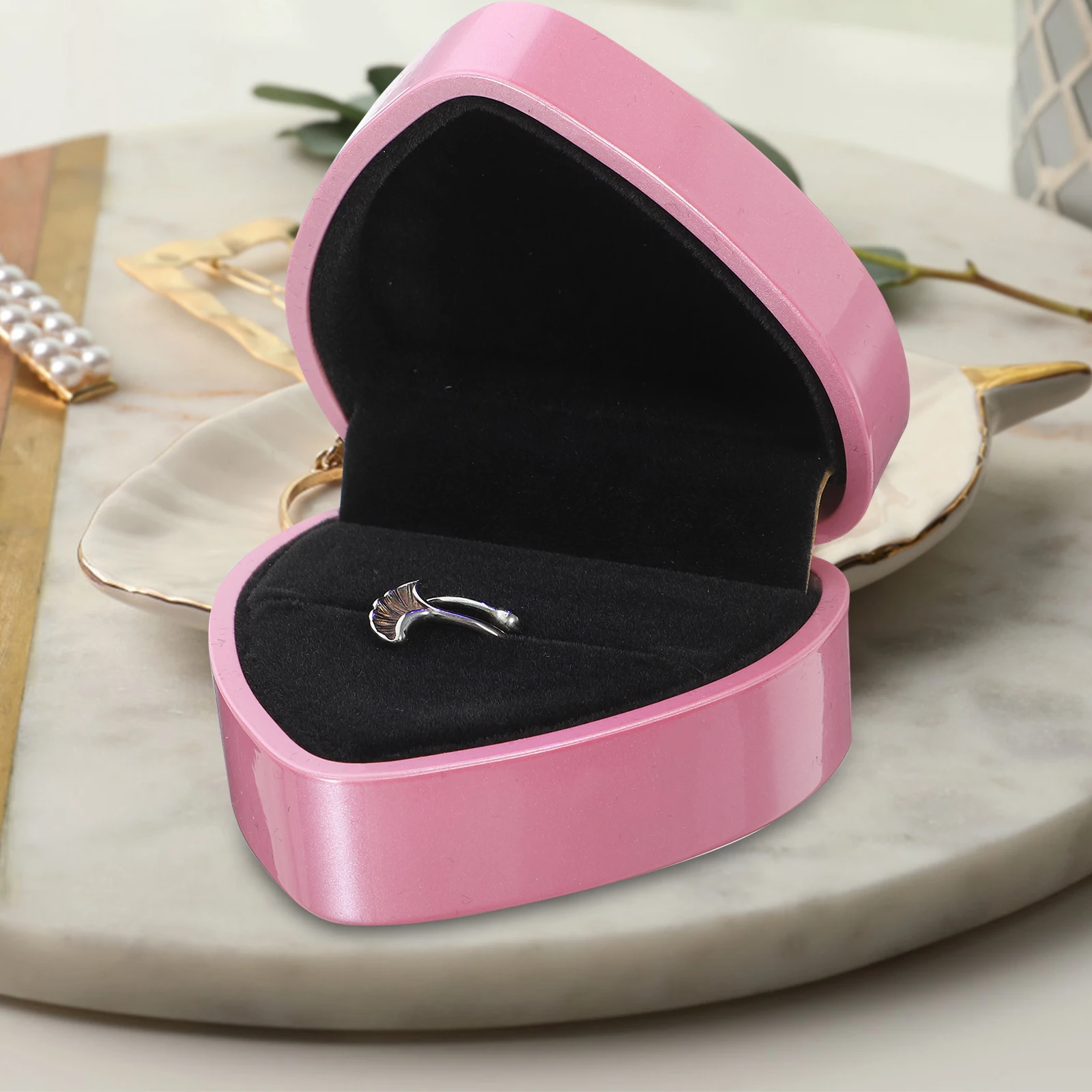 

Светодиодная коробка для колец в форме сердца, автоматический светильник, футляр для ювелирных изделий, держатель для колец для помолвки, свадьбы, компактная романтическая подарочная коробка