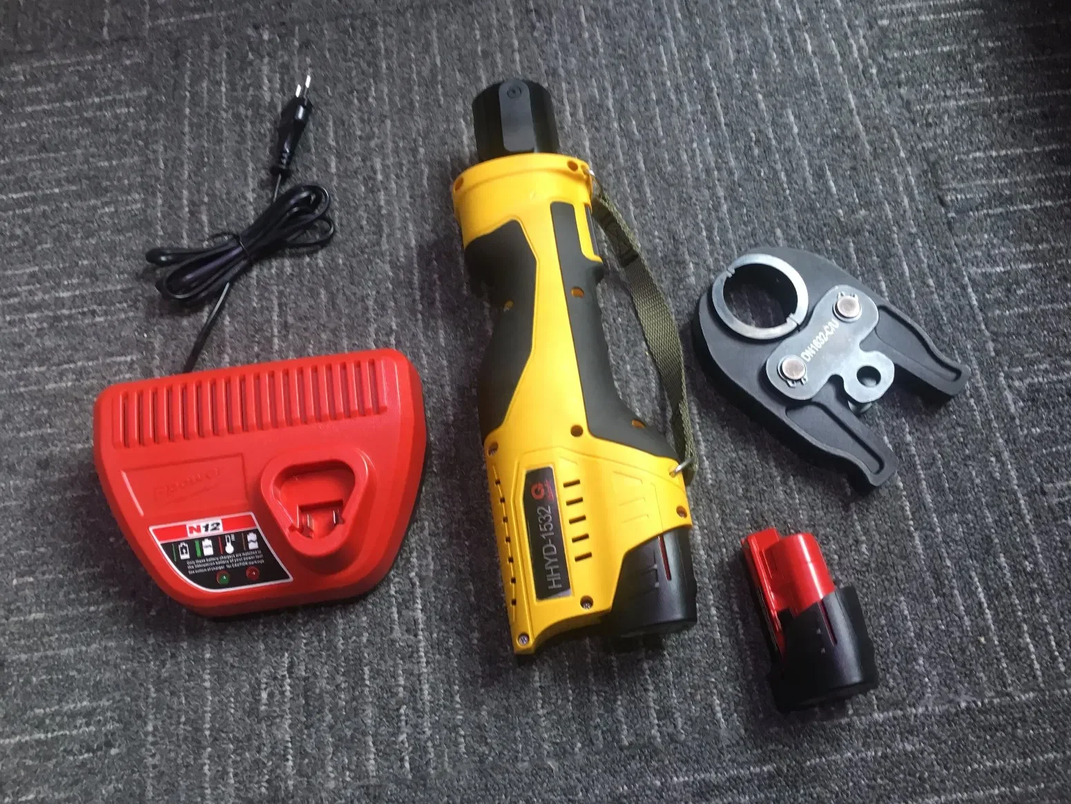Picture 3: Cordless Battery Powered Hydraulic Pipe Press Tools