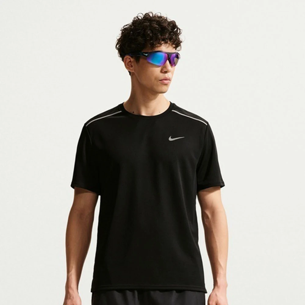 NIKE Herren Sport- und Freizeit-Kurzarm-T-Shirt IF2083-010