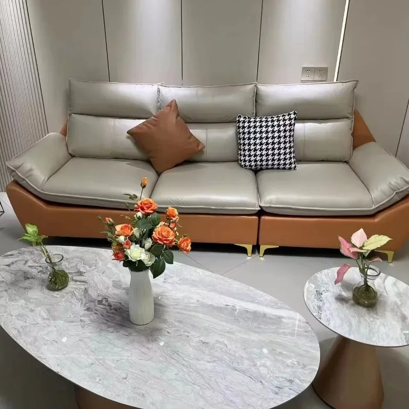 

Современная мебель для гостиной: диван с подлокотниками