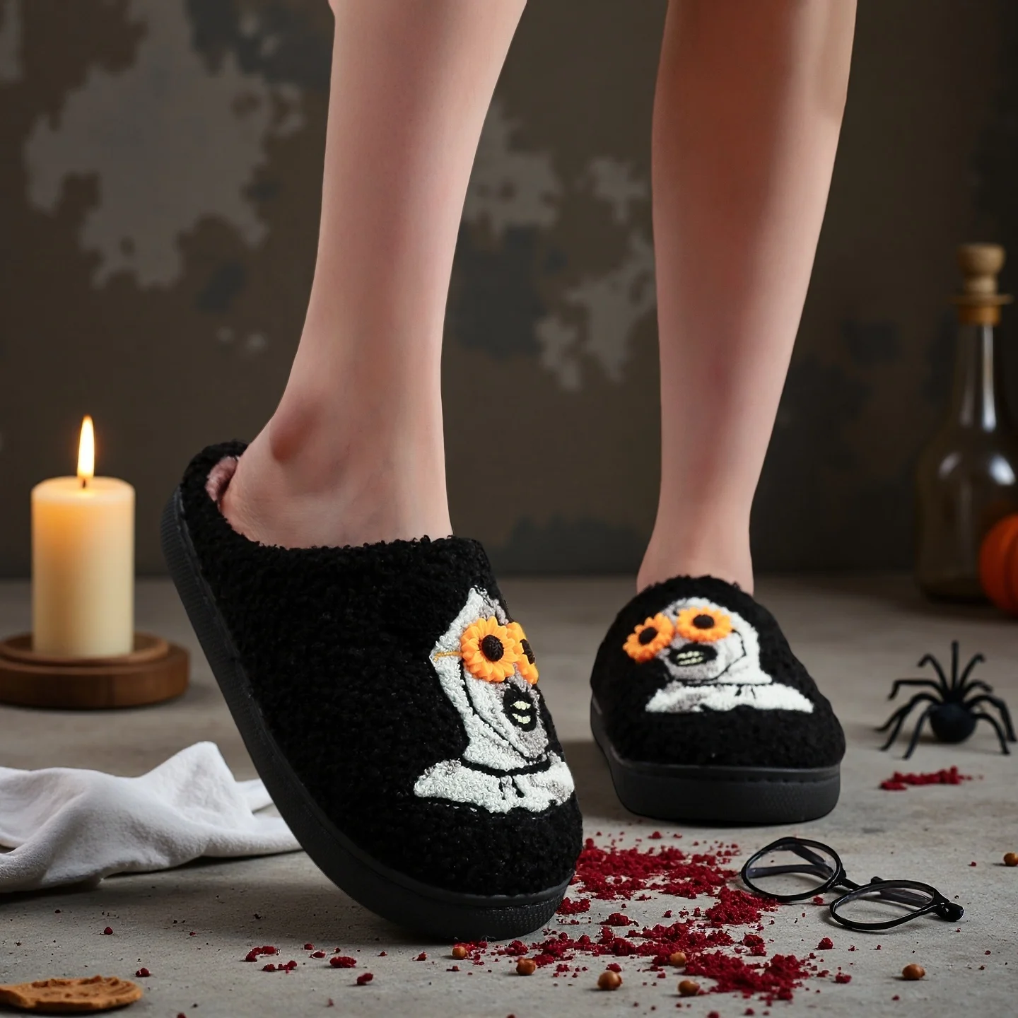 A Pair of Halloween Horror Atlantis Clown Pattern Embroidered Plush Home Thick-Soled Comfortable Autumn and Winter Fur Slippers