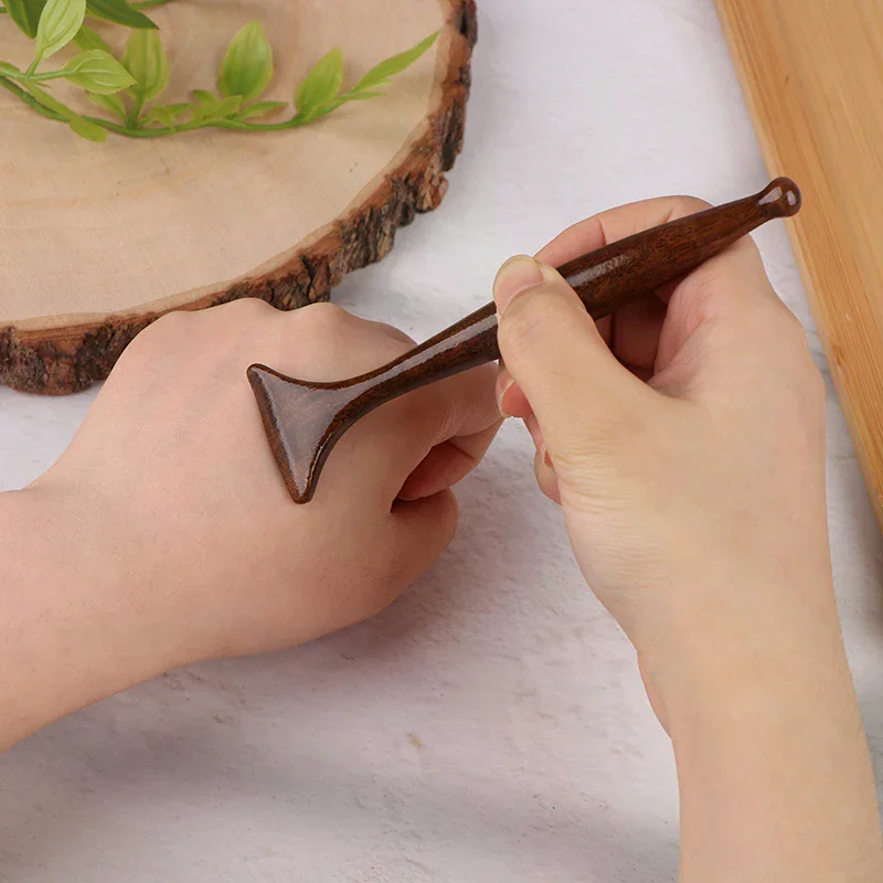Bâton de massage Gua Sha en bois de santal pour la thérapie, le drainage lymphatique, le grattage, la relaxation et la récupération