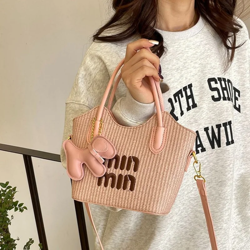 

Модная трансформируемая сумка-рюкзак для женщин из кожи, которая трансформируется от рюкзака к через плечо для поездок на работу