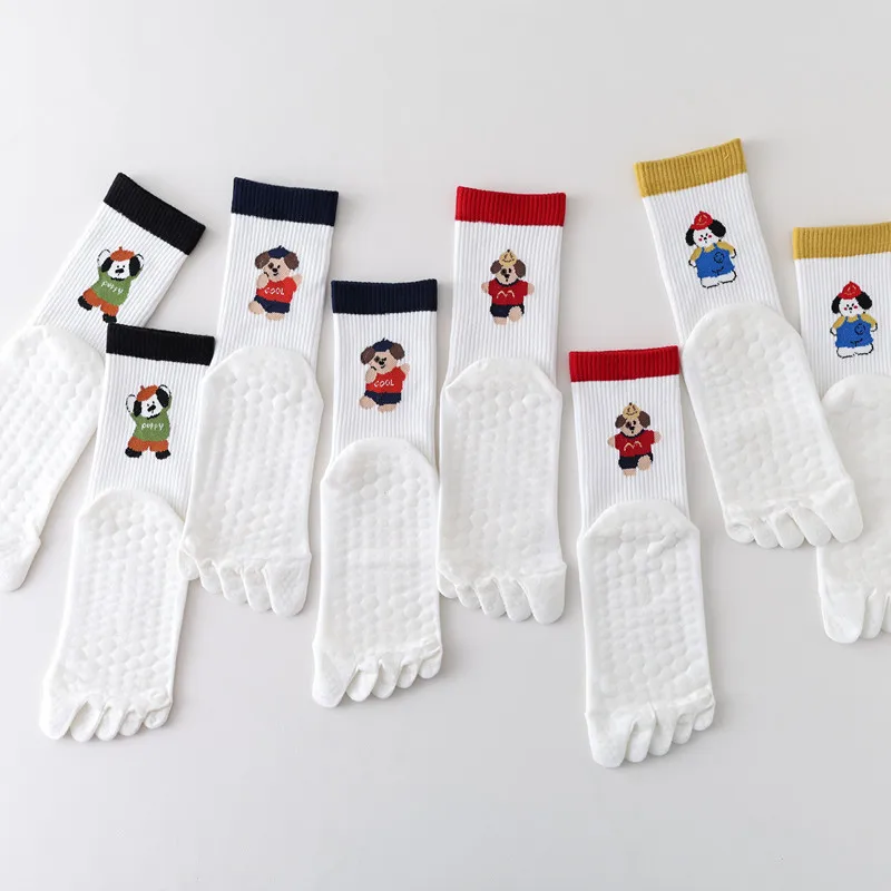 الكرتون 5-Toe اليوغا الجوارب عدم الانزلاق منتصف طاقم الجوارب تنفس 70% القطن فاصل أصابع القدم الجوارب ل بيلاتيس اللياقة البدنية المنزلية
