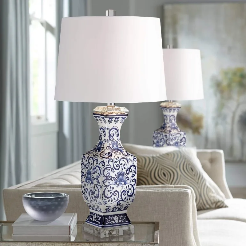 Iris-Lampes de table de style pot chinois asiatique, 28 "de haut, ensemble de 2, porcelaine bleue, cristal, Genève, tissu blanc, décor d'abat-jour de tambour