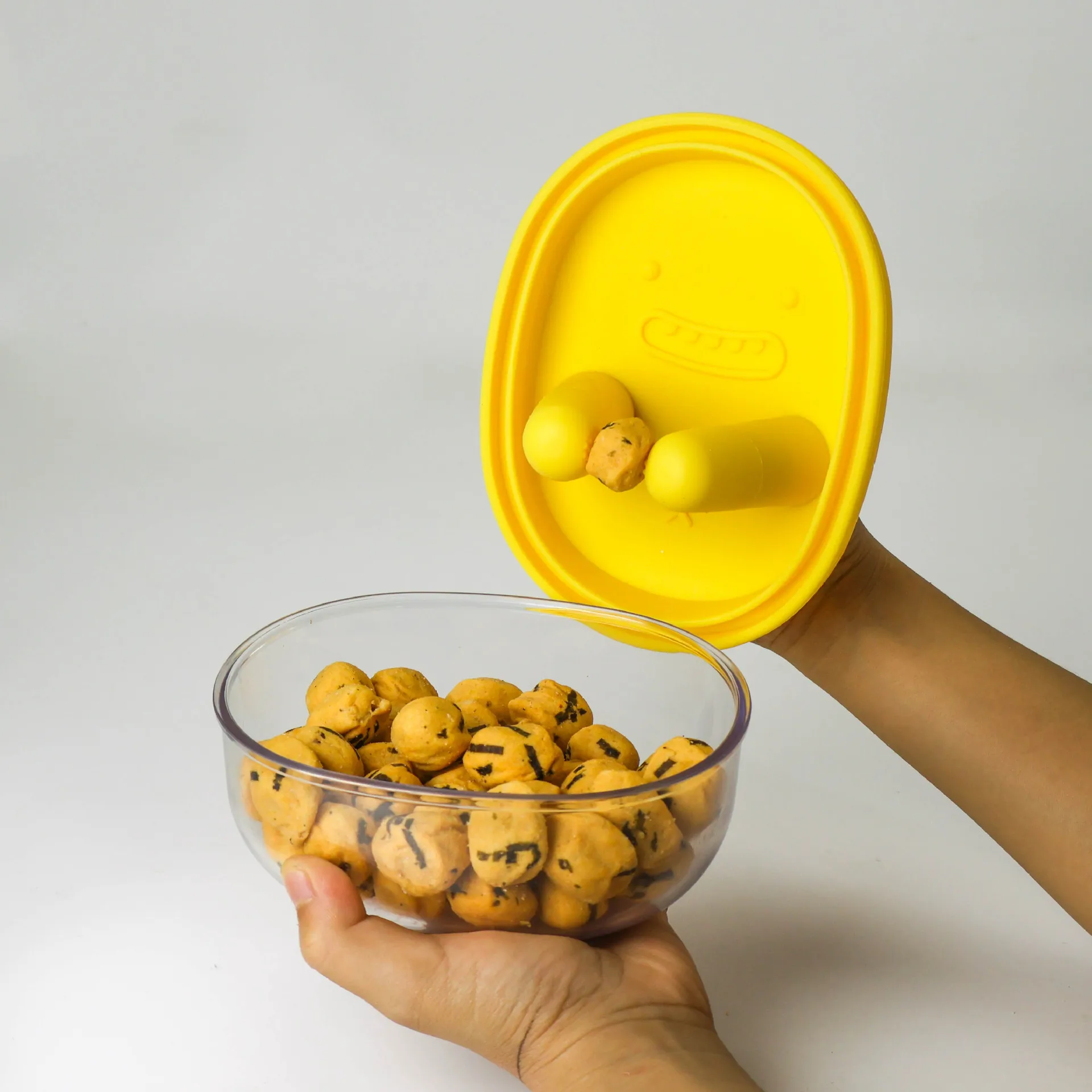 

2 Packs Non-Dirty Hand No-Debris Snack Boxes, Sealed Leakproof Portable Storage & On-the-Go Containers