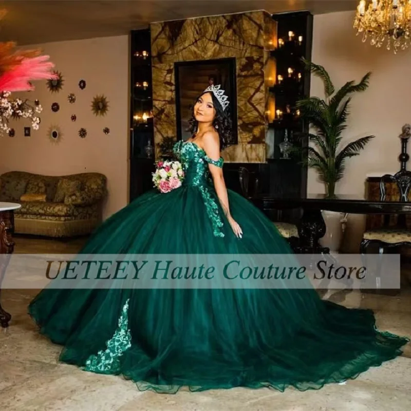 Abito Quinceanera verde smeraldo personalizzato per ragazza Sweetheart Paillettes Abito da ballo in pizzo Appliques Abiti da festa Abiti da 15 anni