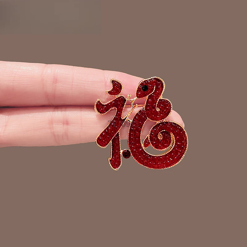 Broche de cobra com personagem Fu vermelho, acessórios de corpete de moda feminina de alta qualidade