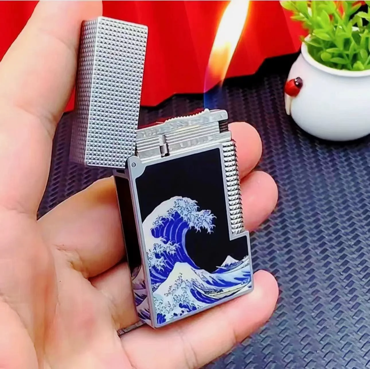 

Калории, надувная зажигалка с звуком алоэда, ветрозащитная стальная звуковая боковая скольжение, латунный инструмент для освещения сигарет, креативный узор для серфинга