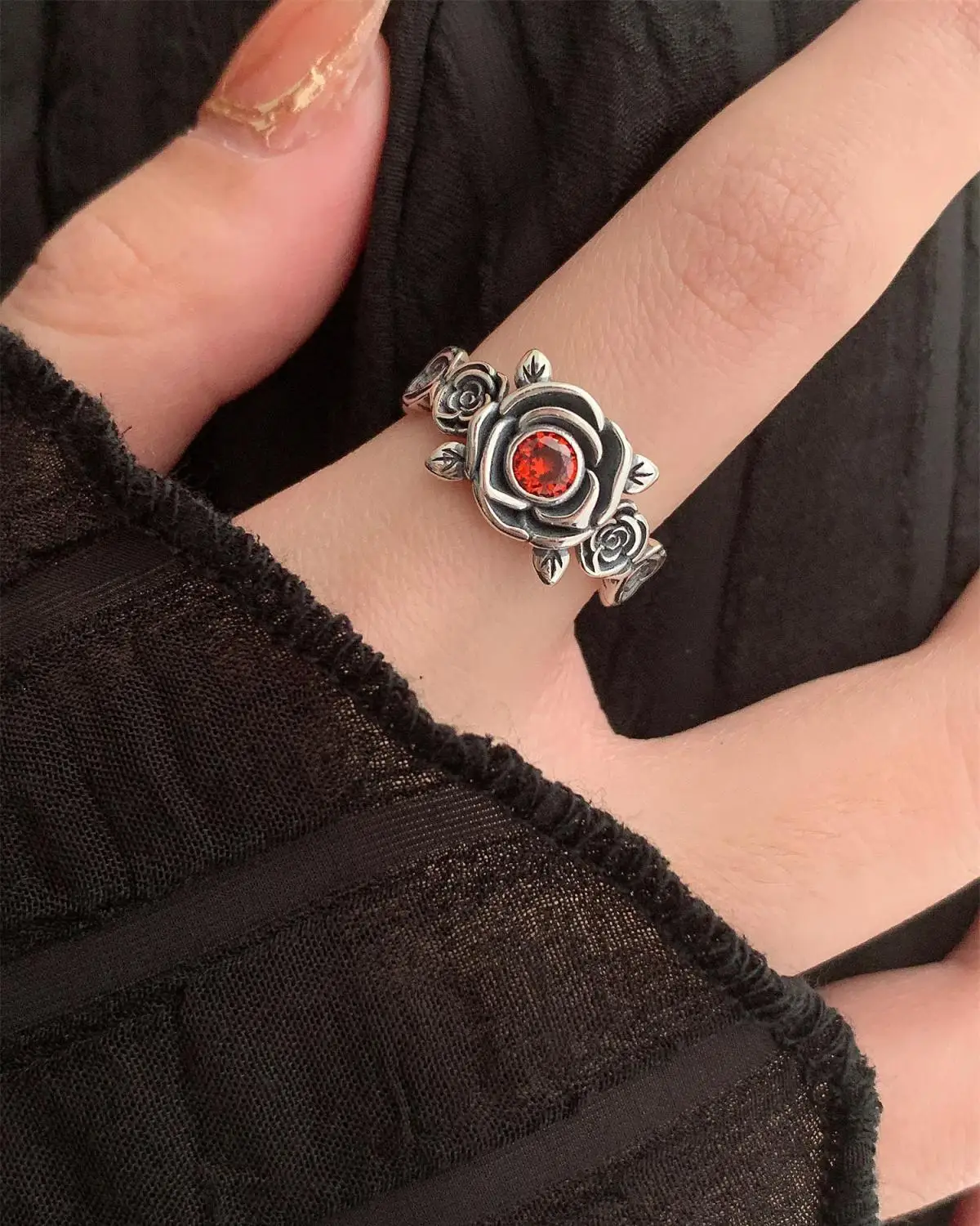 

Vintage Fashion Personality Red Zircon Rose Ring Unisex Open Ring Banquet Jewelry Accessories Gift