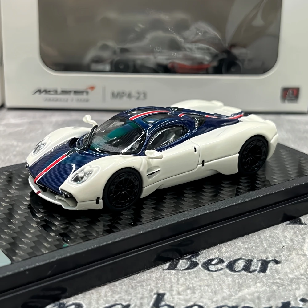 LCD 1:64 Utopia Coupe Diecast Model Car