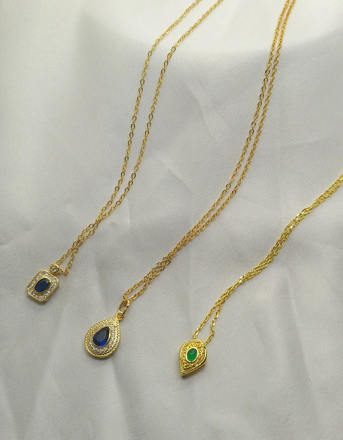

Retro Stainless Steel Natural Sapphire/Emerald Pendant Gemstone Chain Necklace For Women Non-fading Vintage Jewelry Accessories