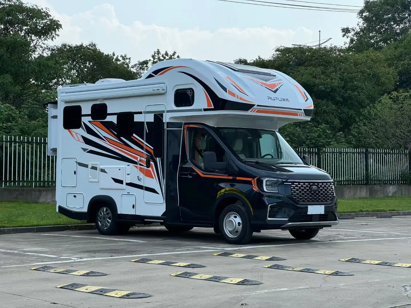 

China Luxury Doyble Cabin Hiace Conversion Kits Modular Custom Camper Van Capsule for Sale