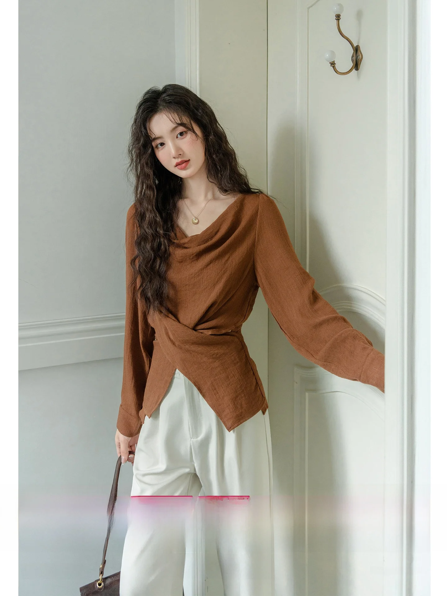 

Waist-Cinching Long Sve V-Ne irt for Women Early Autumn Brown Coffee A-Line Design French Sle Asymmetrical irt