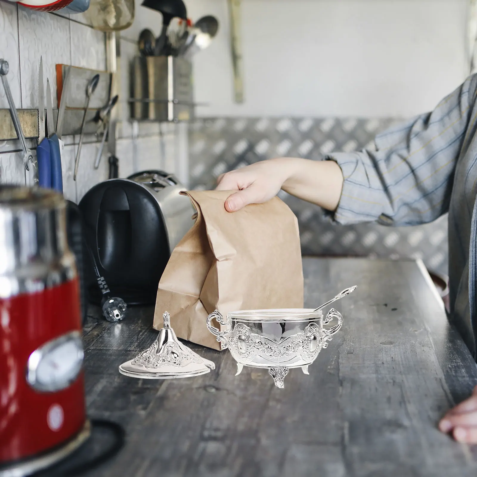 

European Condiment Jar High End Home Kitchen Storage Zinc Alloy Seasoning Box with Spoon Elegant Design Seasoning Containers