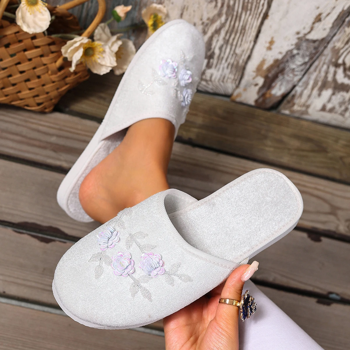 

Women Indoor Slippers Casual Baotou Flower Mesh Sandals Sequin Flat Shoes Summer Hollow Mesh Beach Slippers Home Slides Women