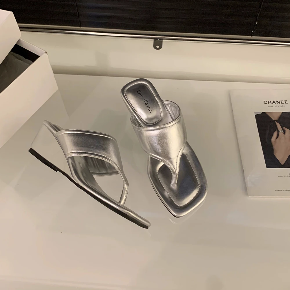 Flip Flops for Women With Comfortable Arch Support Ladies Fashion Platform Thong Sandals Soft Rubber Sole For Beach Outdoor