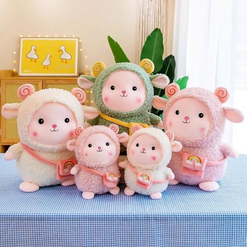 Simpatica bambola di peluche di agnello con zaino: peluche morbido e coccoloso, regalo perfetto per i bambini, ideale per compleanni, vacanze e compagni quotidiani