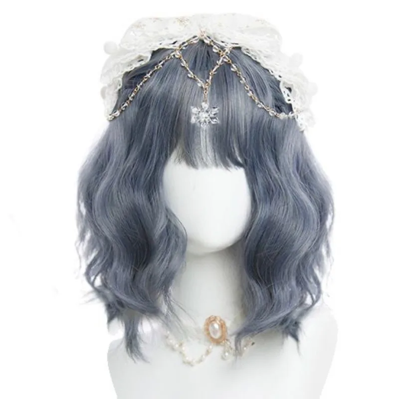 Wig sintetik Bob pendek wanita, rambut palsu biru bergelombang keriting dengan poni Lolita bulu halus alami untuk pesta sehari-hari