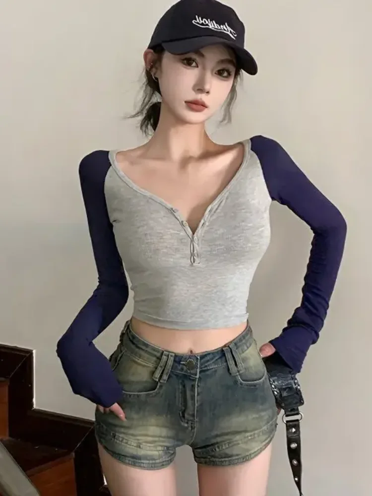 

American style spicy girl slim fit long sleeved style contrasting color T-shirt autumn women's short style tight V-neck top