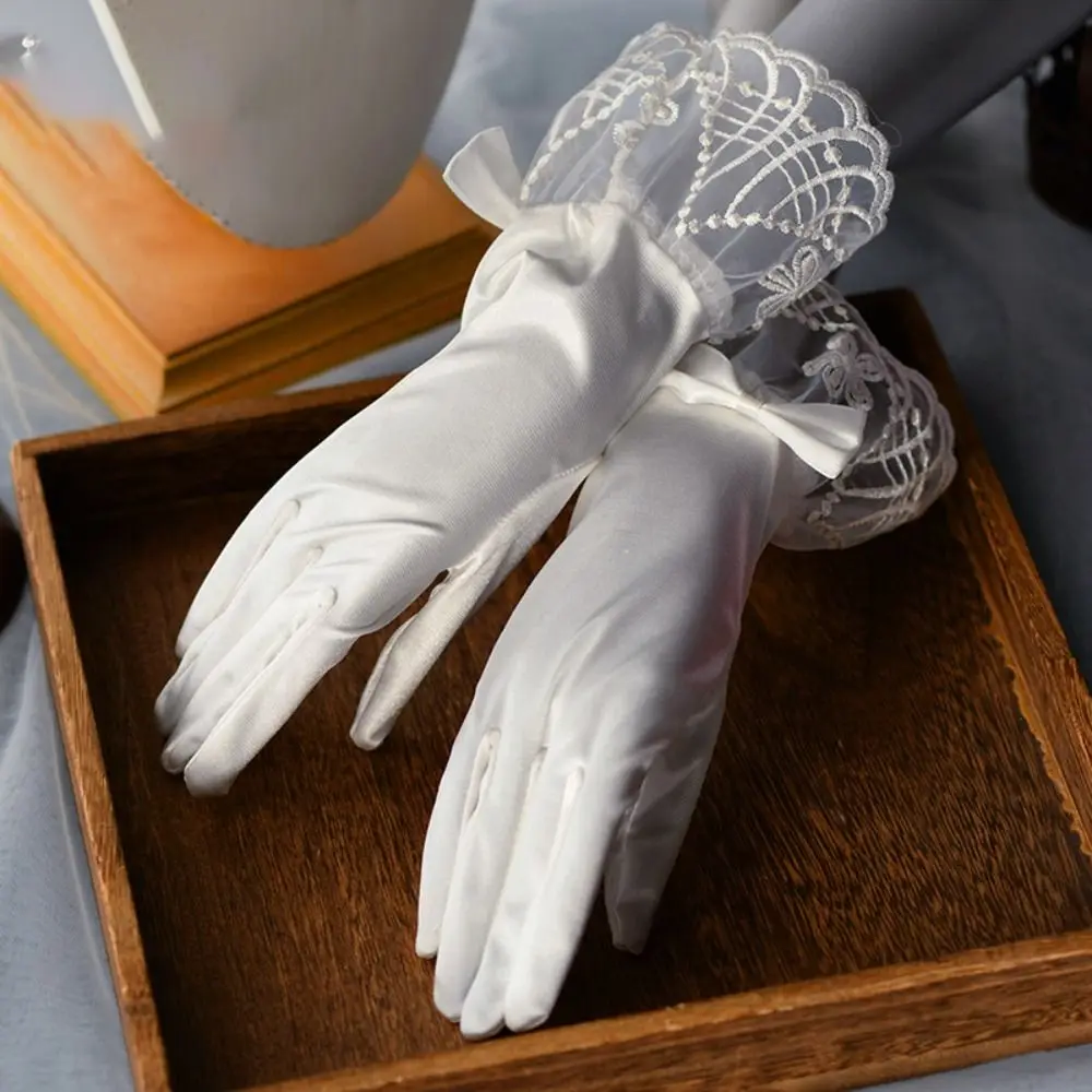 Vintage White Satin Wedding Gloves Bow Pearl Lace Mesh Bride Dress Gloves Transparent Wedding Accessories Performances