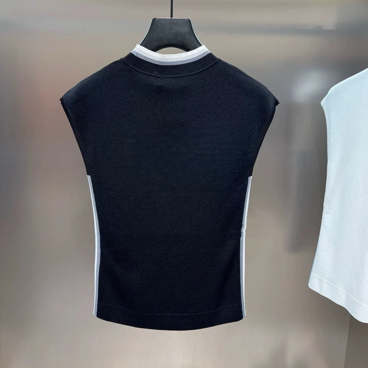 2026 Summer New Korean Design Women's Golf Sleeveless Top Stretchy Ice Silk for Daily Casual Top Breathable Slim Fit Yoga Wear view 5