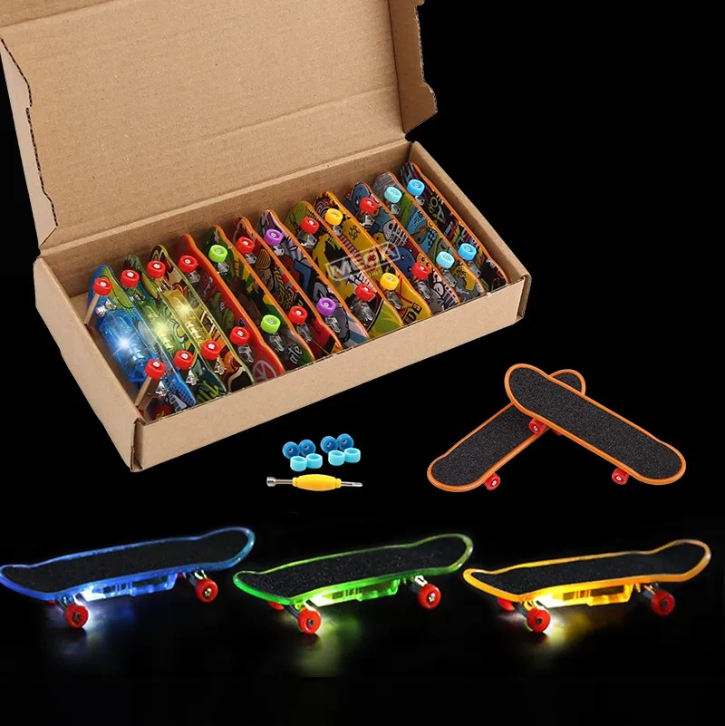 Doppia piastra di deformazione tavola da dito con lampada ponte in metallo luminoso mini skateboard colore casuale superficie smerigliata giocattoli da dito regalo