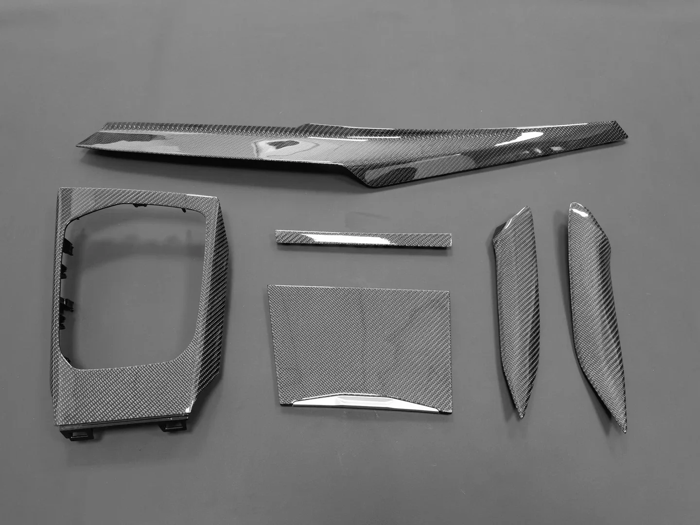 

Эксклюзивная отделка салона из карбона для G20