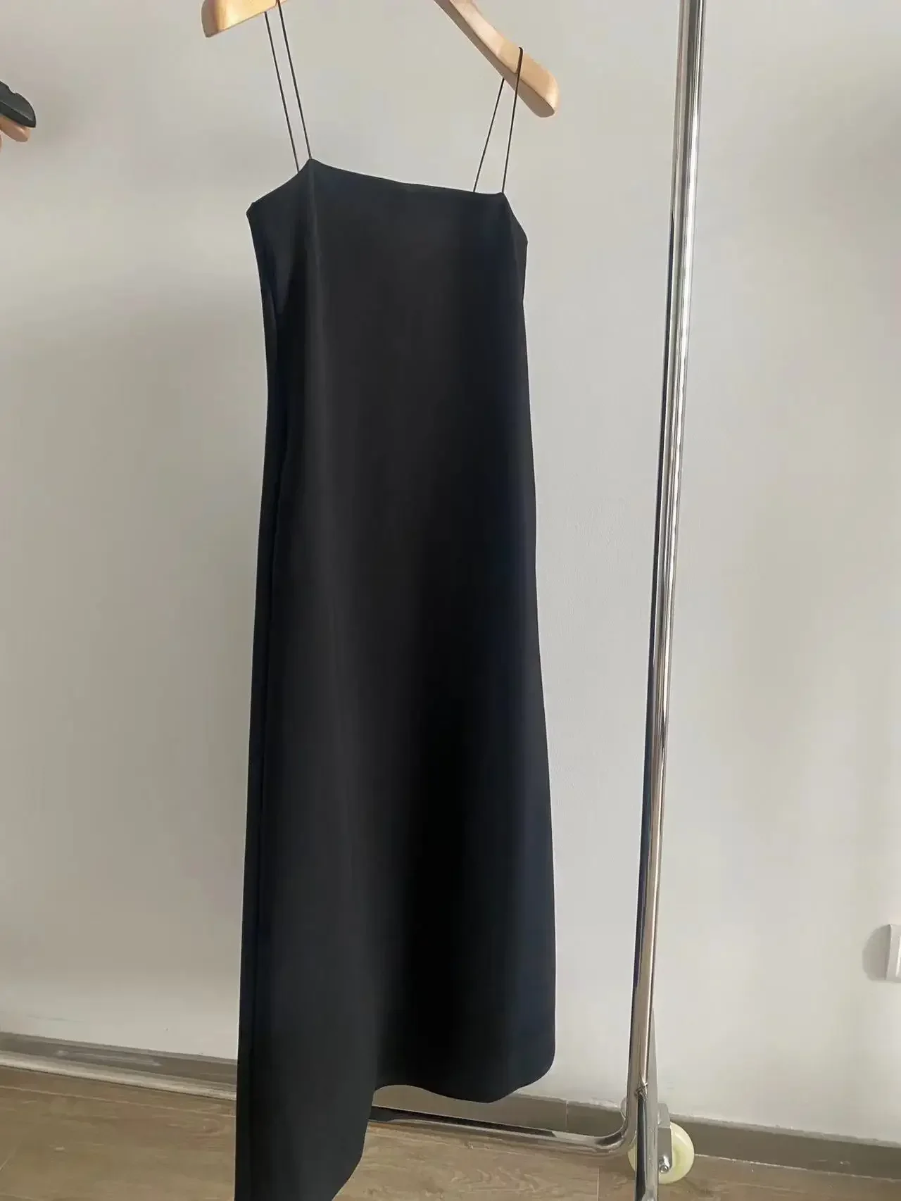 2024 Summer New Minimalist Inner Elastic Band Lined Sexy Black Elegant Suspender Dress for Women