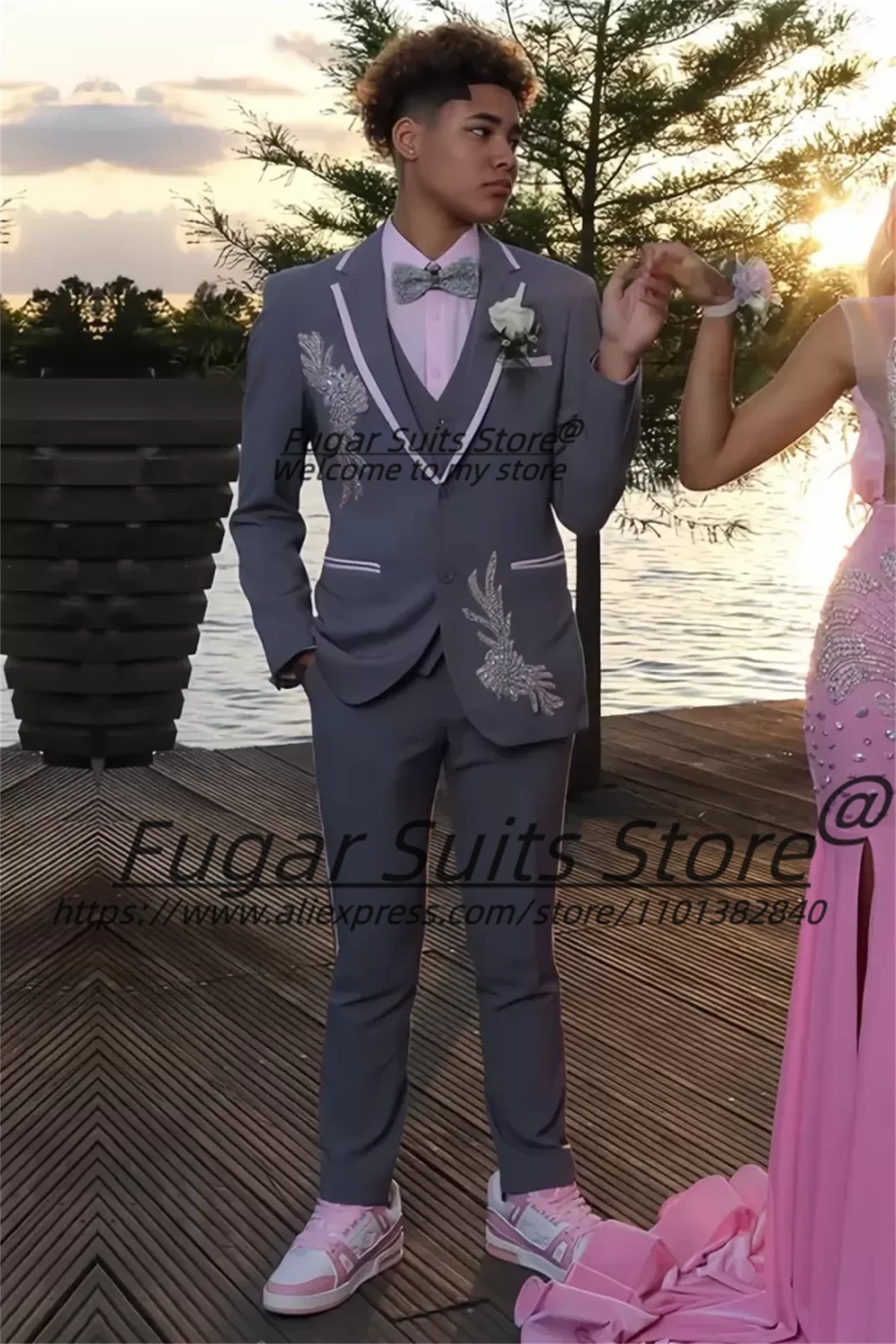 

Handsome Formal Groom Wedding Tuxedos Customized Shiny Gorgeous Embroidery 3 Pieces Sets Male Banquet Blazers trajes para hombre