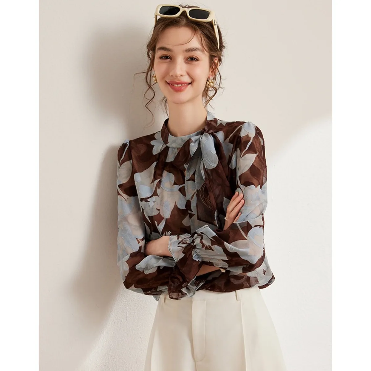 LOUIS YAO Nuova camicia da donna cava con fiore taglio elegante 2025 Camicia top pullover a maniche lunghe con colletto in piedi moda primaverile