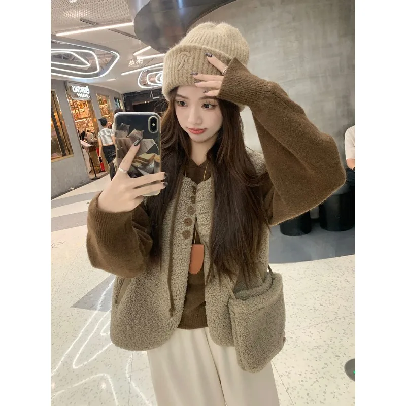 

Niche Layered Fur One-piece Lambswool Vest Jacket for Women Winter Short Loose Casual Top