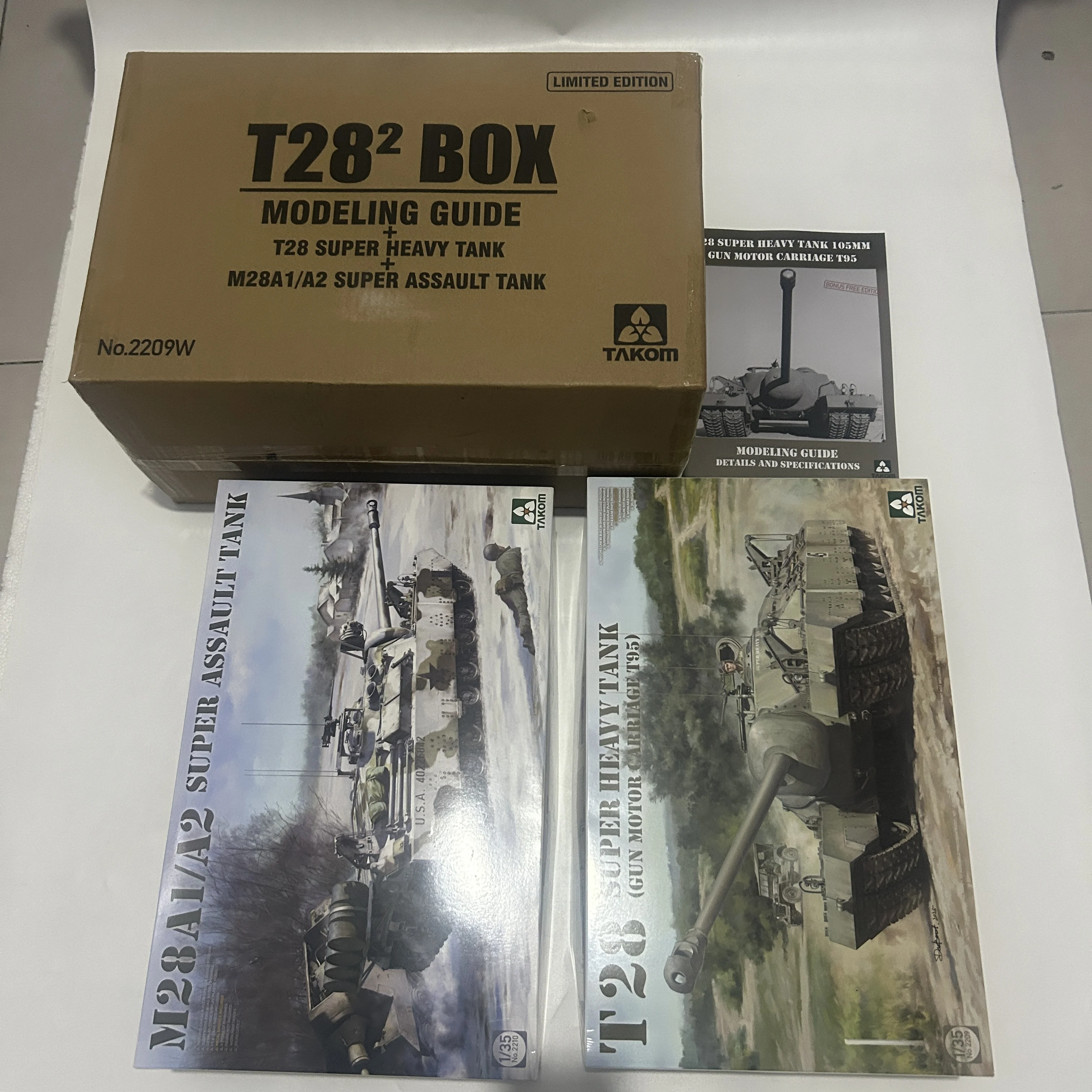 

2209W TAKOM 1/35 T28² BOX: Руководство по моделированию + Сверхтяжелый танк T28 + Суперштурмовой танк M28A1/A2 (лимитированный выпуск)