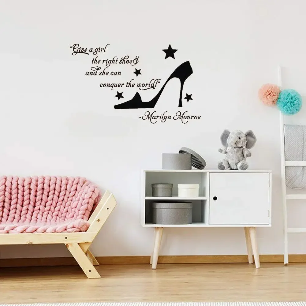 Autocollants muraux pour filles : donnez à une fille la bonne paire de chaussures et elle peut conquérir le monde, décalcomanie de chaussures à talons hauts, décoration murale en vinyle, DW21120