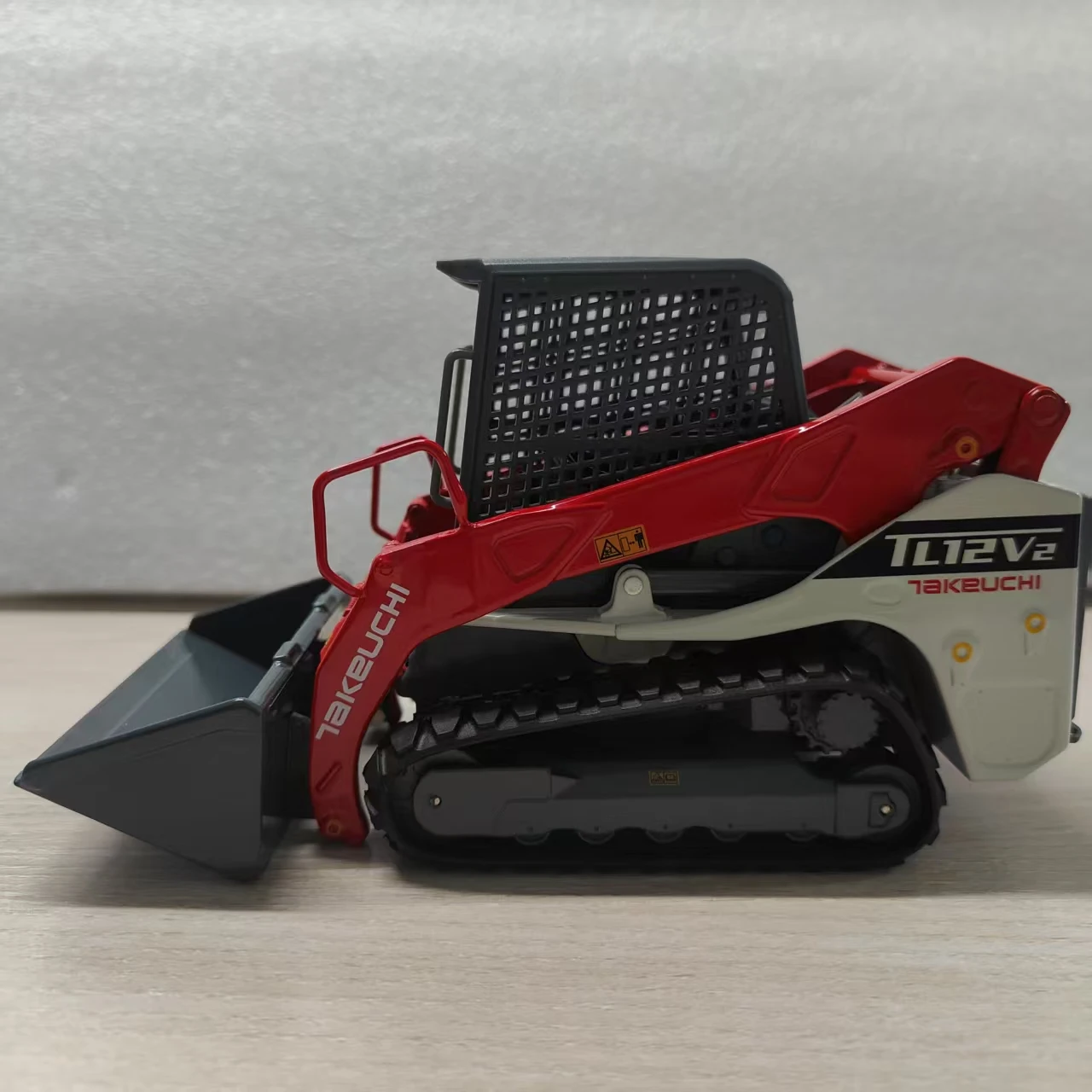 يموت الصب 1:25 مقياس Takeuchi TL12V-2 محمل زلق الهندسة رافعة شوكية ثابتة محاكاة سبيكة نموذج جمع هواية تذكارية #5