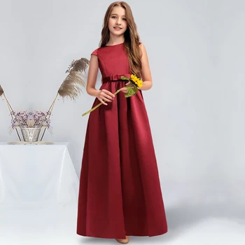 A-Linie U-Ausschnitt bodenlanges Satin-Kleid für junge Brautjungfern mit Schleife Burgunderrotes Blumenmädchenkleid für Hochzeitsfeierkleider für Teenager