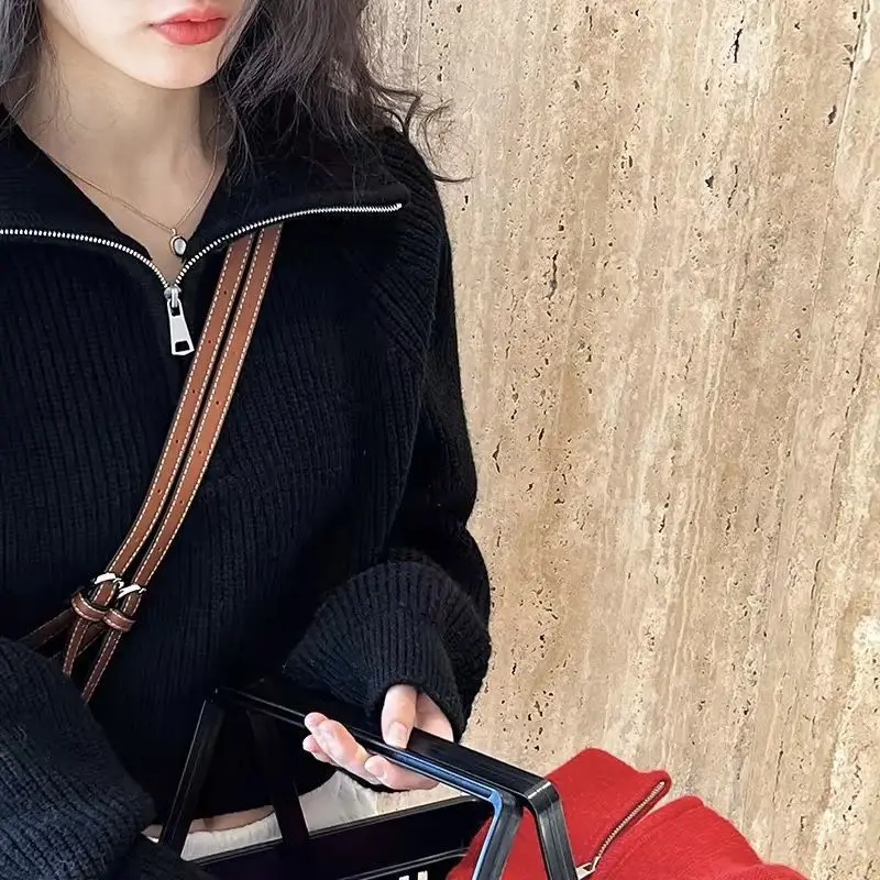 Maglione lavorato a maglia allentato con colletto alla coreana rosso con mezza cerniera per donna Autunno Inverno Nuovo stile Top casual a maniche lunghe alla moda pigro
