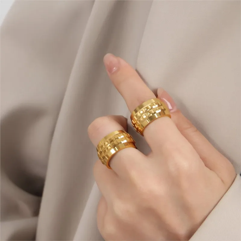 Simple Vintage Stainless Steel Rings For Women Gold Color Metal Texture Women\'s Figer Ring Waterproof Couple Rings Jewelry Gift