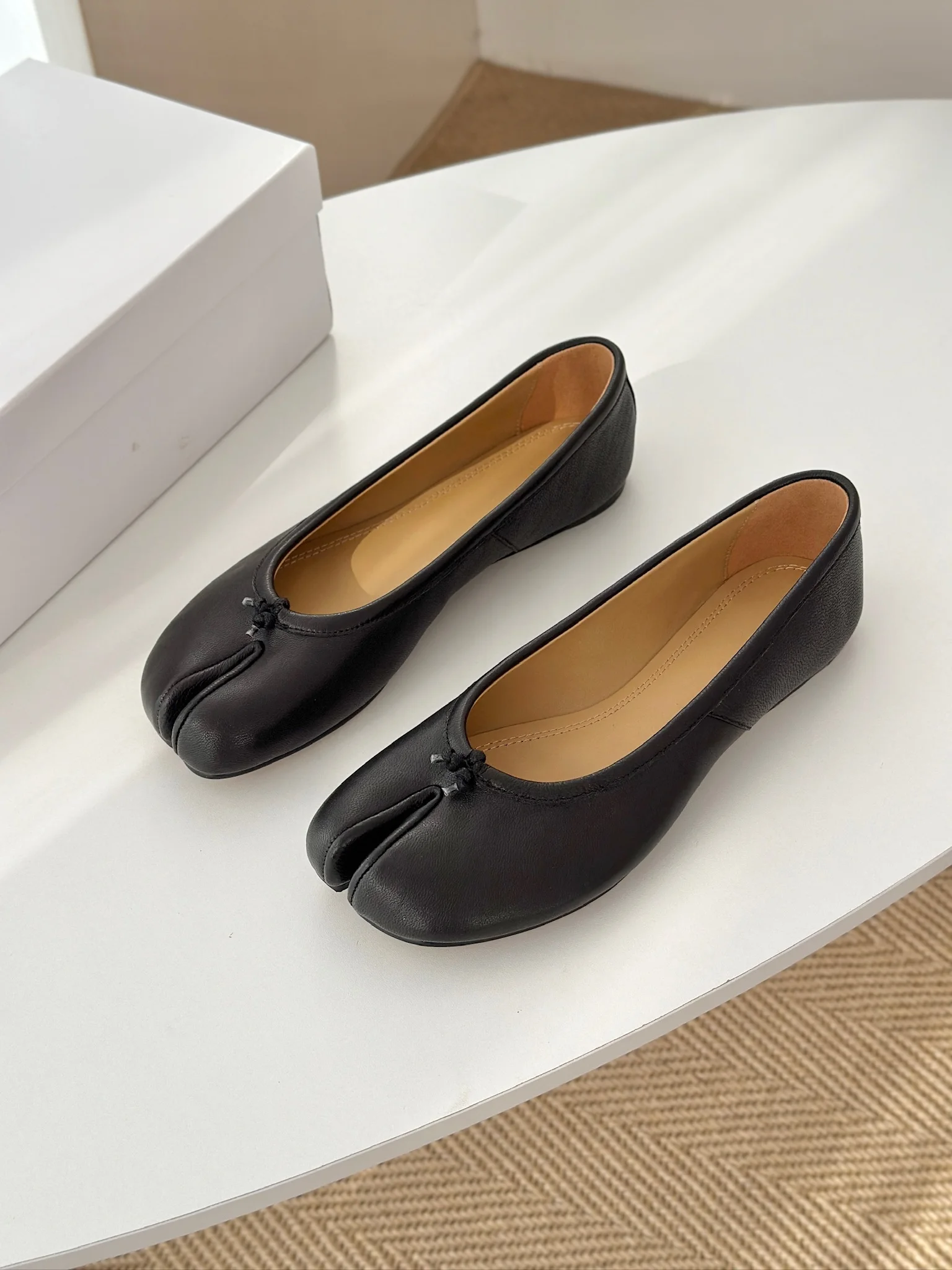 

Women Leather Ballet Flats Tabi Split-toe Shoes Handmade