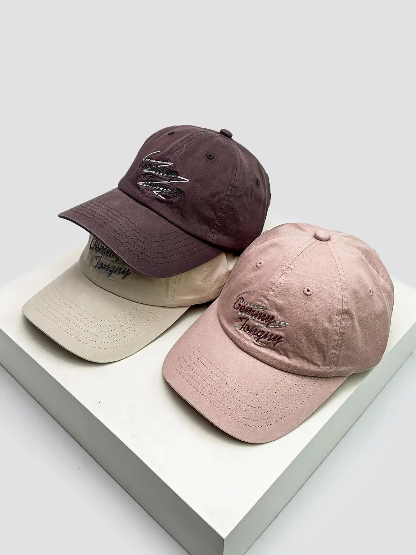 

Spring and summer new Korean version retro letter embroidered baseball hat men's and women's sunshade casual versatile cap