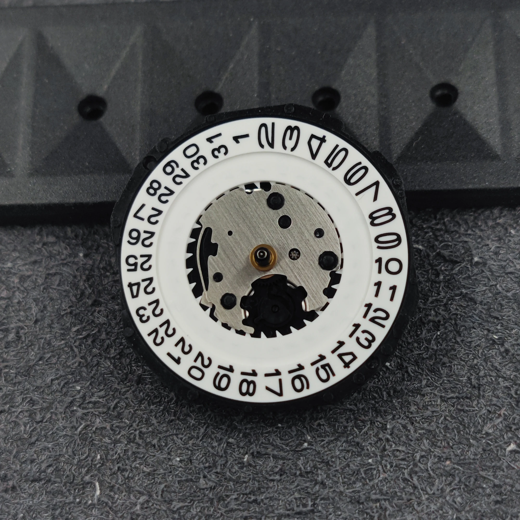 Movimiento de cuarzo PC32 japo - Jewels In Quartz Watches reseña y precio