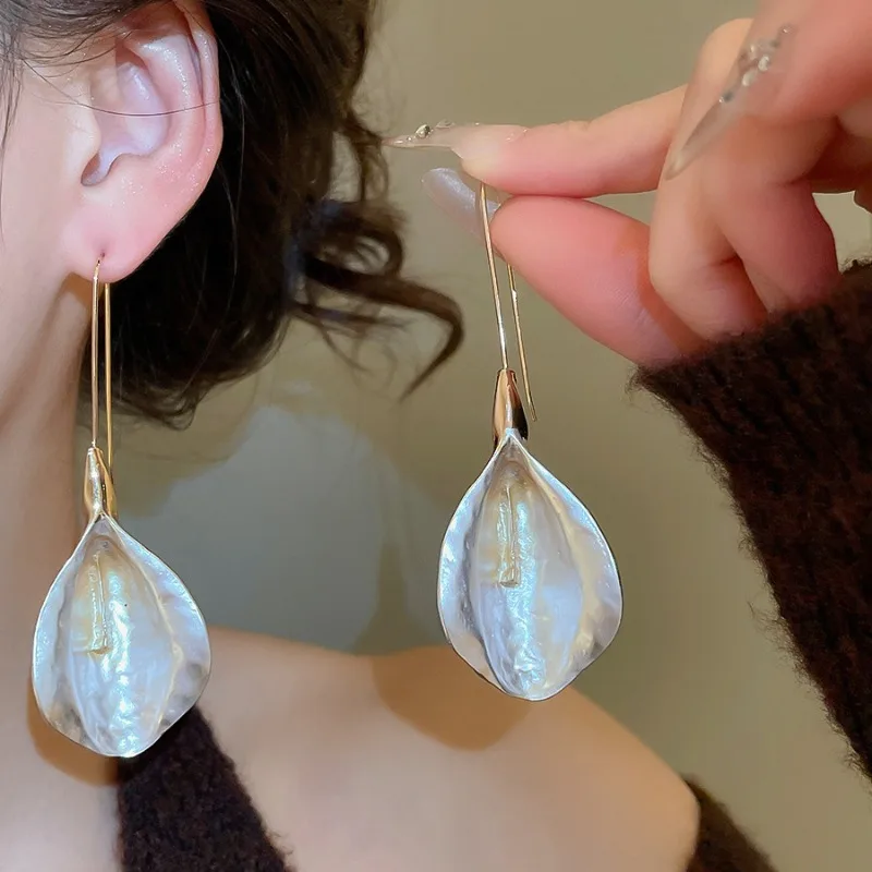 Minar Temperament Pink Spray Drape Metallic Flower Petal Tassel Long Dangle Earrings for Women Gold Plated Alloy Wedding Jewelry