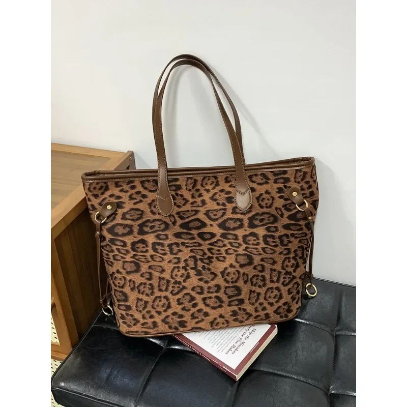 

Elegant Trendy Tote Handbag With Letter Logo Textured Simple Can Be Used As A Spacious And Stylish Diaper Bag