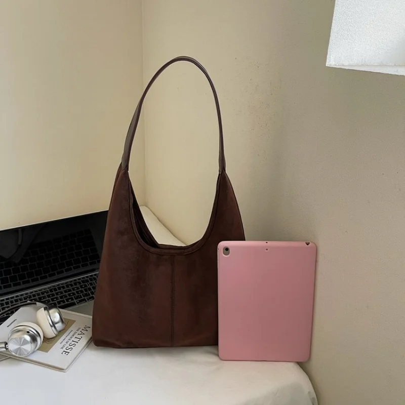 

Trendy And Simple Women Crossbody Bag In Soft Leather For Casual Everyday Use And Errands