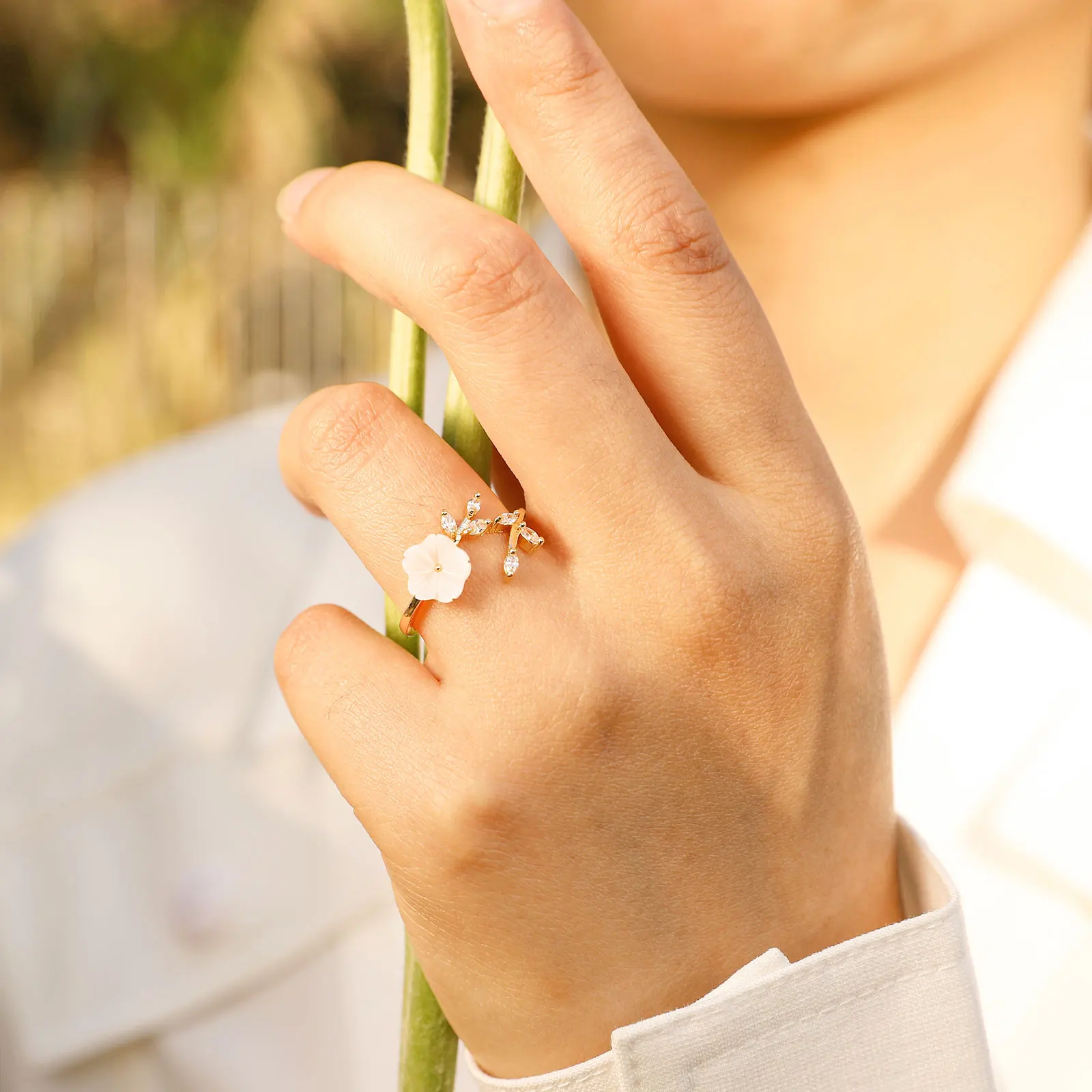 Vnox Resizable Shell Flower Ring for Women Girls, Cubic Zirconia Branches Open Finger Band, Cute Floral Jewelry Gift for Her