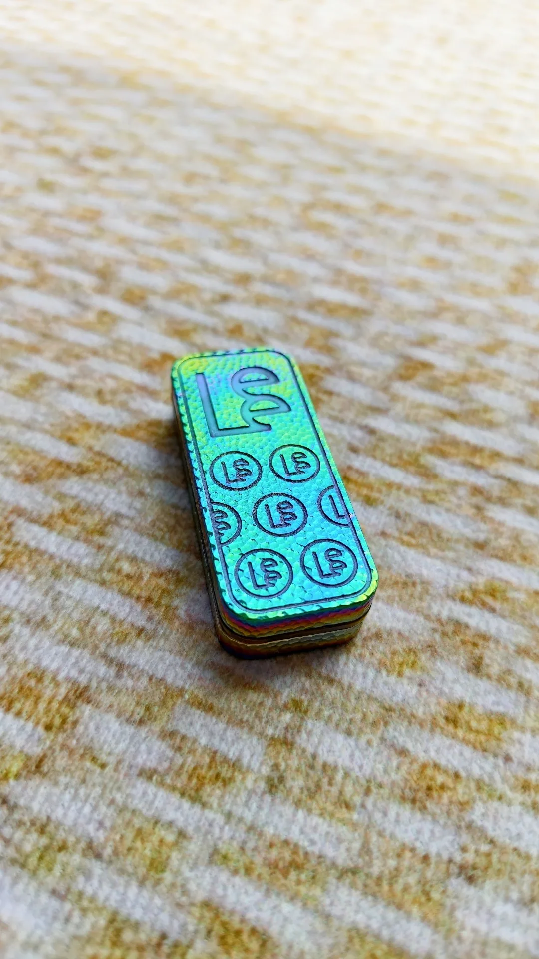 Used EDC Lee Titanium Alloy Healing Push Card edc Metal Decompression Toy