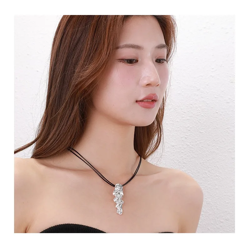 

New Special Leather Rope Necklace Geometric Women's Simple Fashion Metal Collarbone Chain