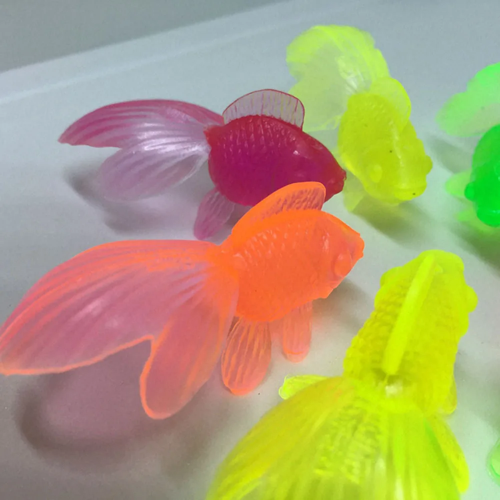 Aquarium Dekoration 10PCS Gummi Simulation Kleine Mini Goldfisch Kinder Spielzeug Dekoration Baby Bad Spielzeug