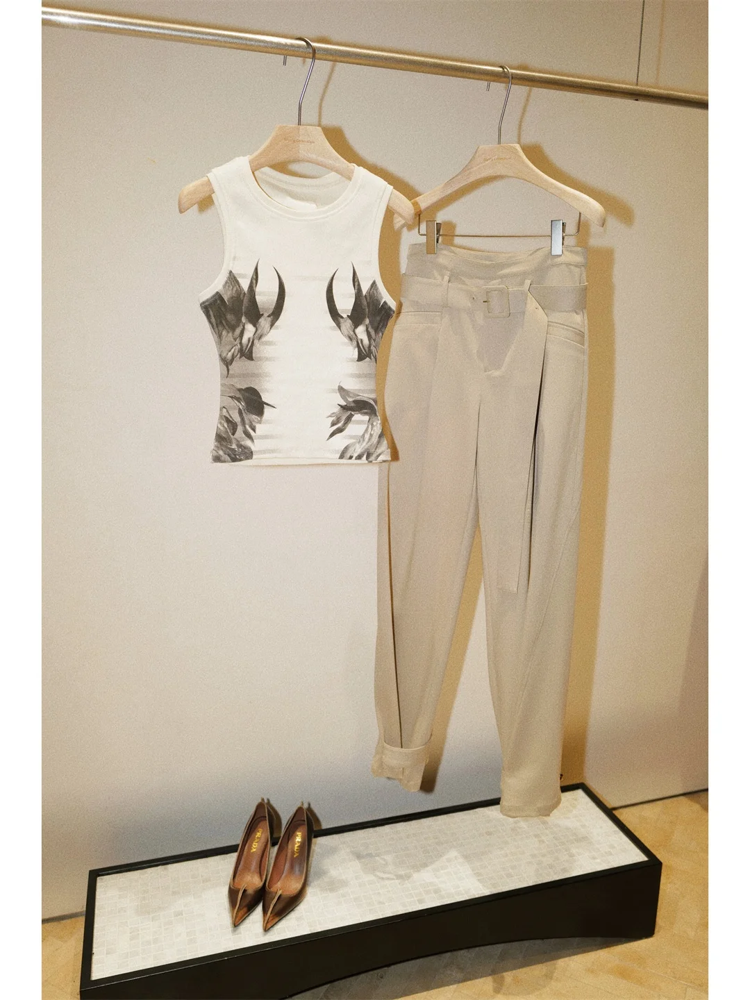 

Moss Ye High Elastic Waist Cinched Svel Vest in Apricot Print Cotton Blend round Neline Slim Fit Tank Top