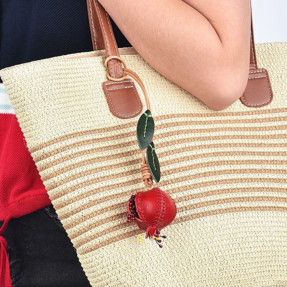 جميل الفاكهة الرمان قلادة الفراولة شماعات بو الجلود المفاتيح اليدوية الإبداعية حقيبة قلادة اكسسوارات السيارات